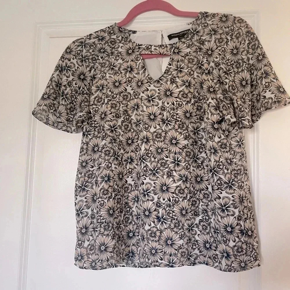 Banana republic floral blouse XS